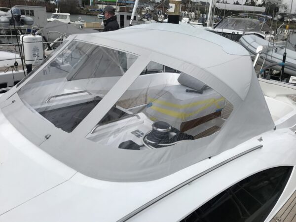 Oyster 495 Standard Sprayhood - Image 4