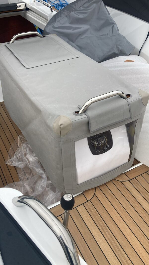 Oyster 495 Table Cover with window by Dolphin Sails