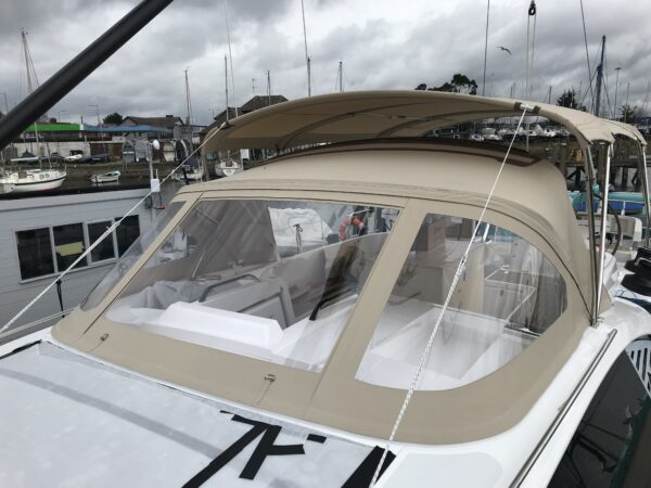 Oyster 595 Standard Sprayhood - Image 4