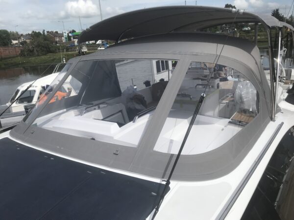 Oyster 745 Standard Sprayhood - Image 3