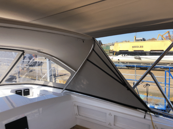 Oyster 885 Standard Sprayhood - Image 4